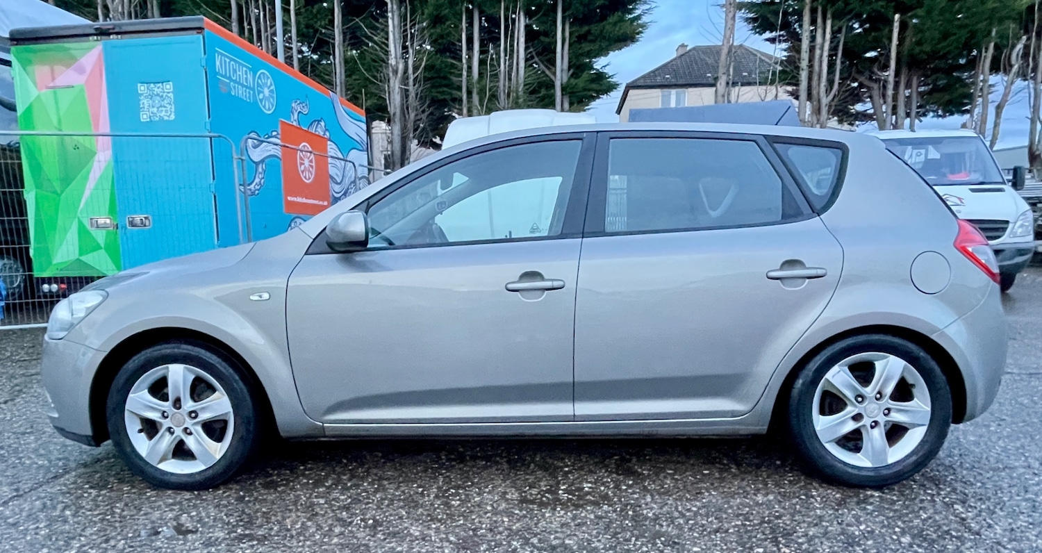 Used Kia Ceed 2011 for sale - 77165620: Photo 19