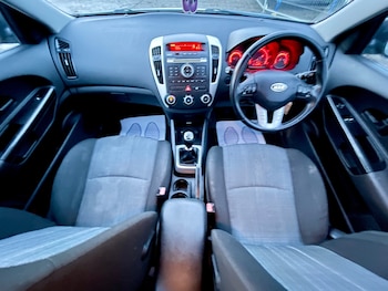 Used Kia Ceed 2011 for sale - 77165620: Photo