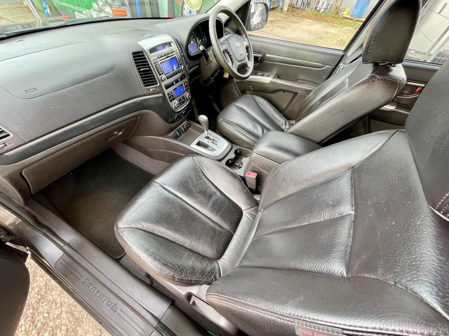 Used Hyundai Santa Fe 2011 for sale - 77690725: Photo 18