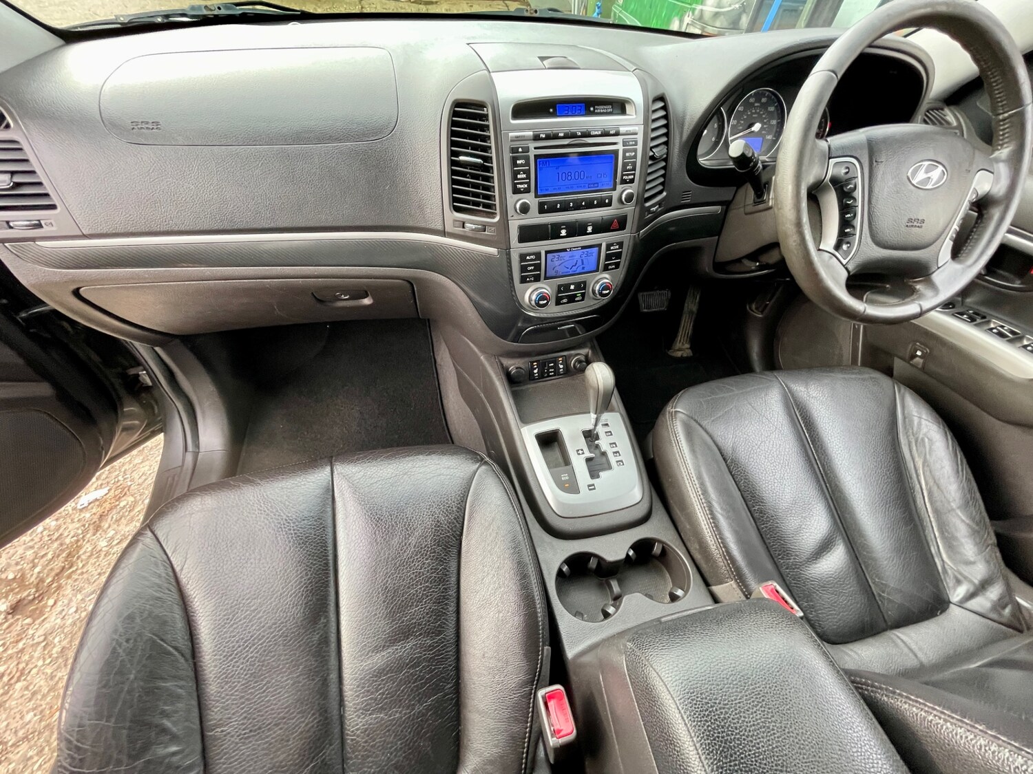 Used Hyundai Santa Fe 2011 for sale - 77690725: Photo 19