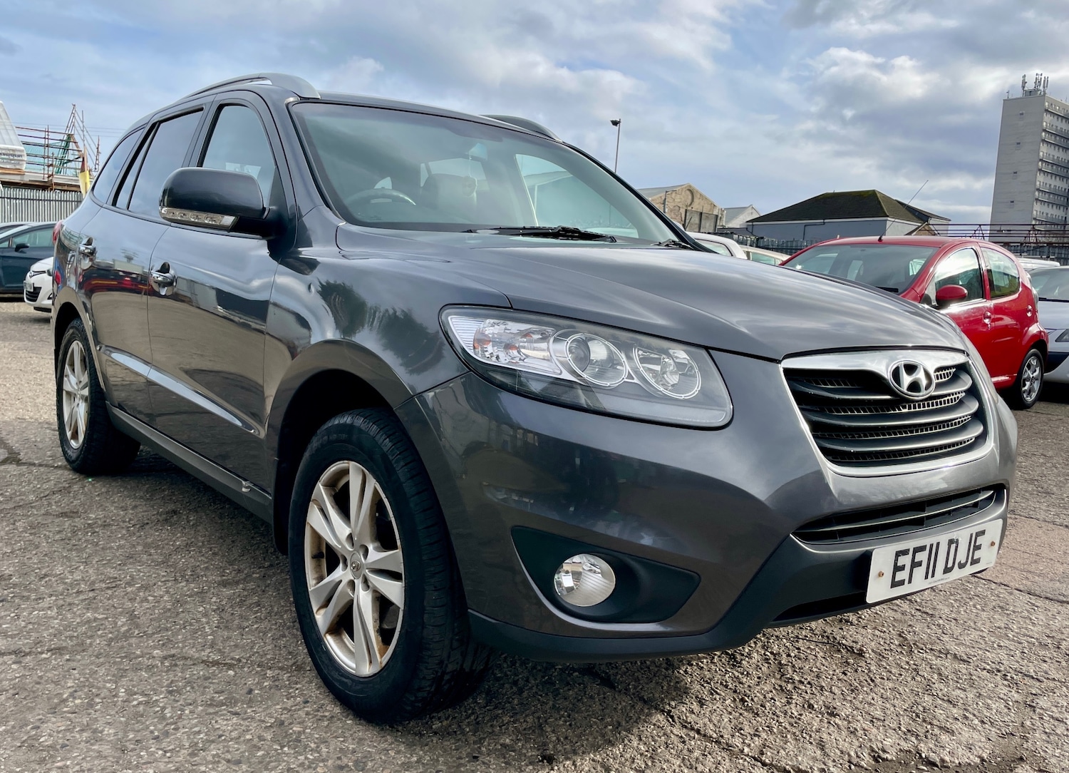 Used Hyundai Santa Fe 2011 for sale - 77690725: Photo 2