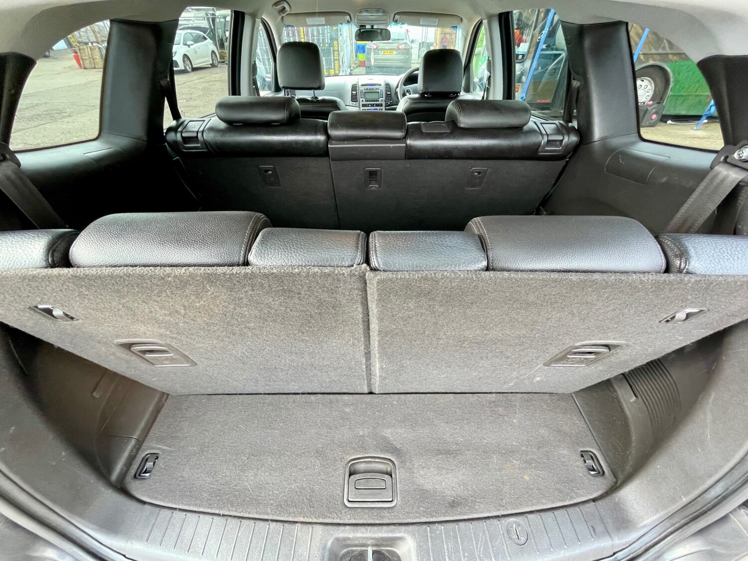 Used Hyundai Santa Fe 2011 for sale - 77690725: Photo 7