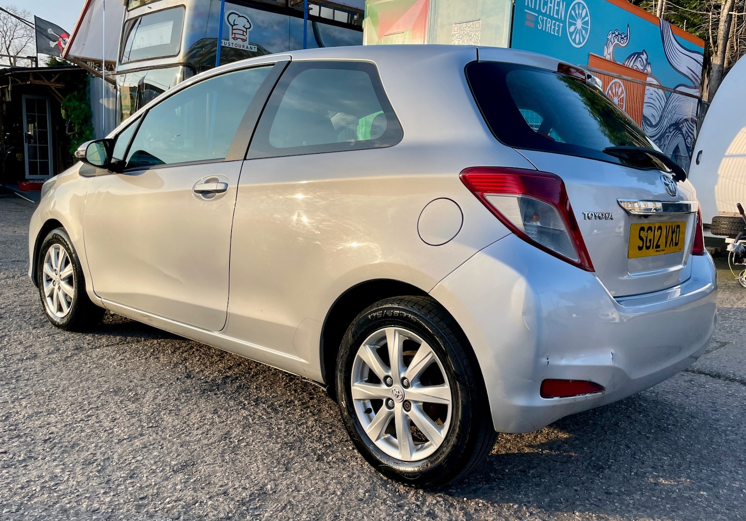 Used Toyota Yaris 2012 for sale - 77776569: Photo 2