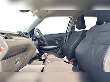 Used Suzuki Swift 2024 for sale - 77301025: Photo