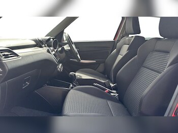 Used Suzuki Swift 2023 for sale - 77301320: Photo