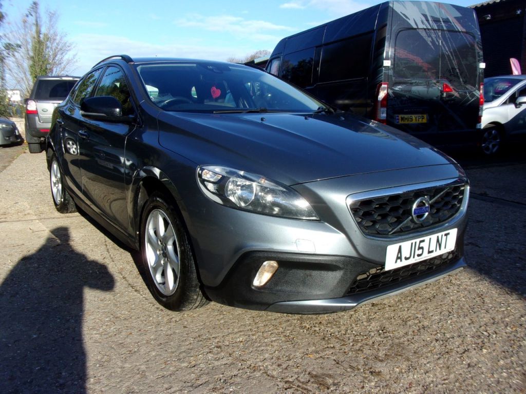 Used Volvo V40 2015 for sale - 76616971: Photo 1