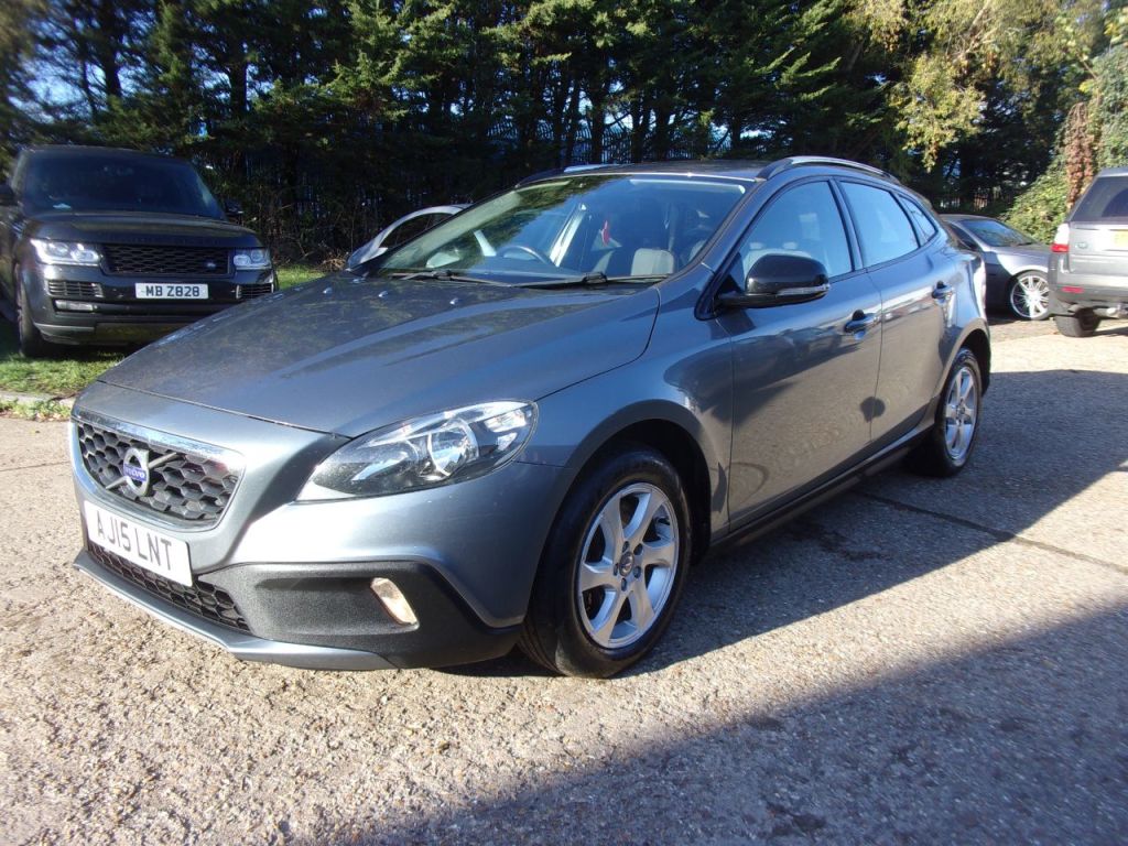 Used Volvo V40 2015 for sale - 76616971: Photo 3
