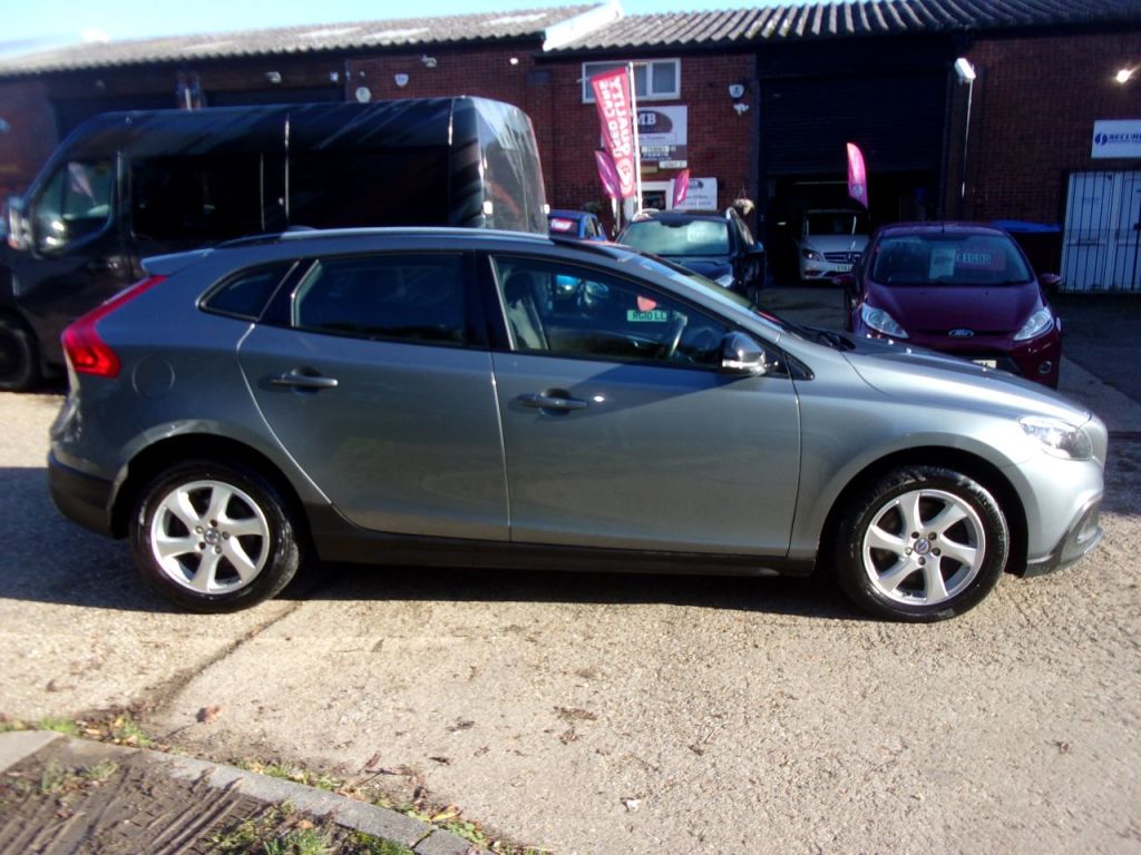 Used Volvo V40 2015 for sale - 76616971: Photo 4