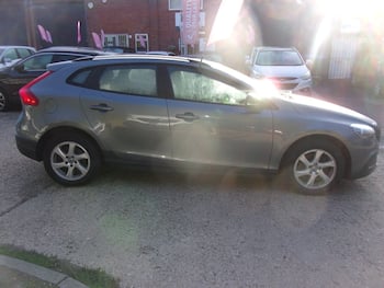 Used Volvo V40 2015 for sale - 79690380: Photo