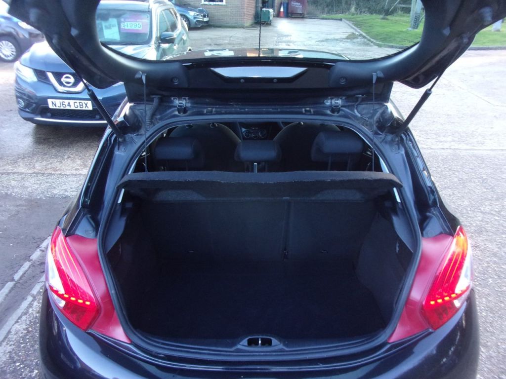 Used Peugeot 208 2015 for sale - 77520171: Photo 8