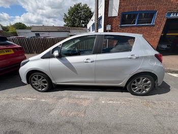 Used Toyota Yaris 2015 for sale - 78861871: Photo