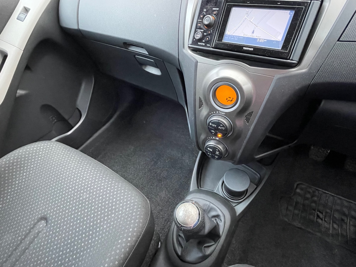 Used Toyota Yaris 2011 for sale - 76626692: Photo 15