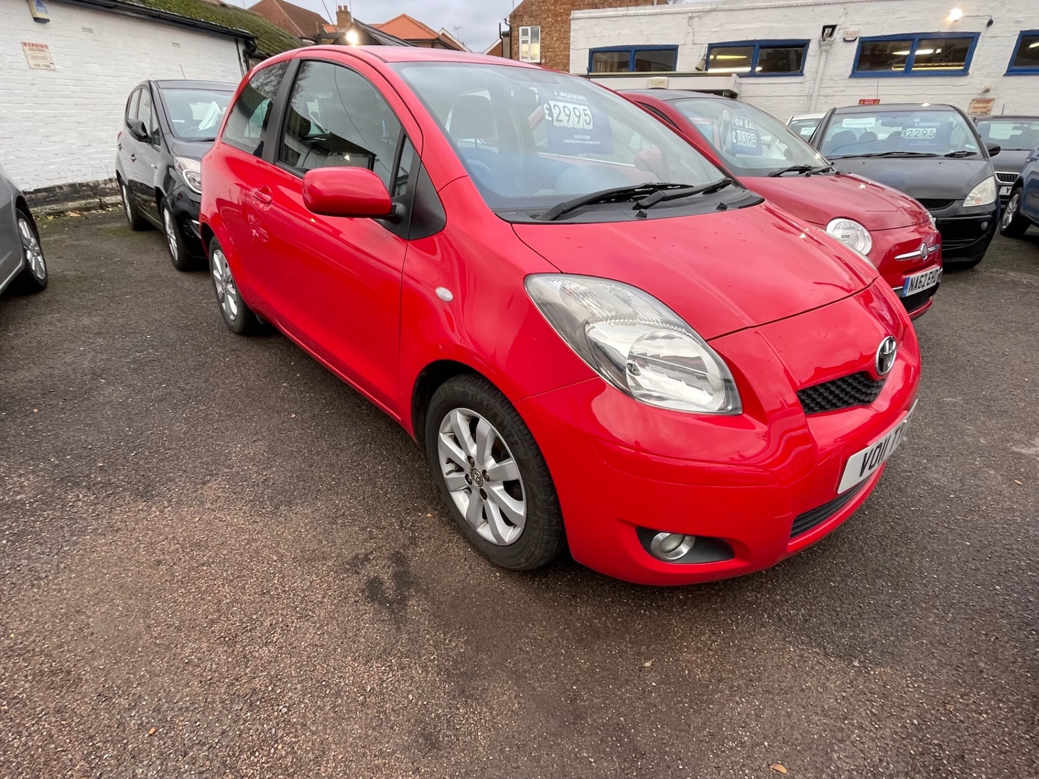 Used Toyota Yaris 2011 for sale - 76626692: Photo 2