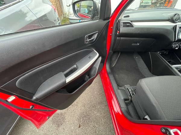 Used Suzuki Swift 2018 for sale - 76130357: Photo 20