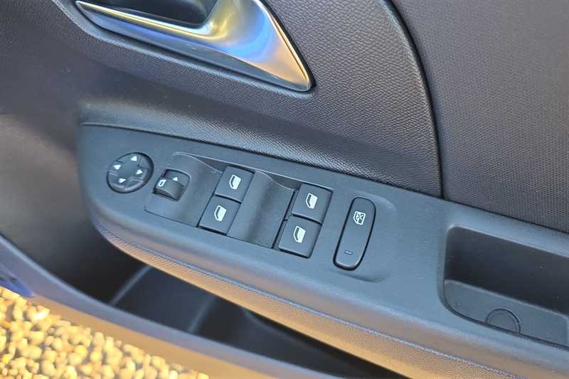 Used Vauxhall Corsa 2023 for sale - 76636094: Photo 16