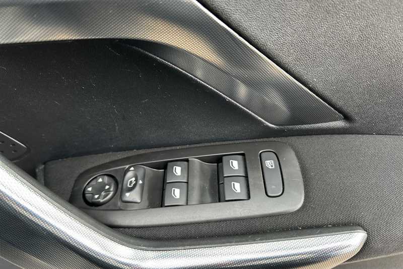 Used Peugeot 2008 2017 for sale - 77801129: Photo 16