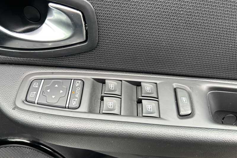 Used Renault Clio for sale - 77614749: Photo 16