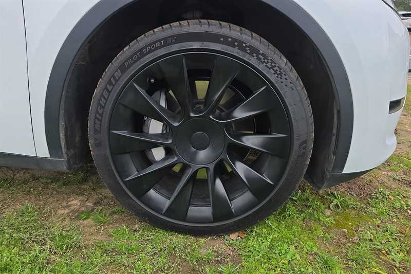 Used Tesla Model Y 2024 for sale - 76529955: Photo 2