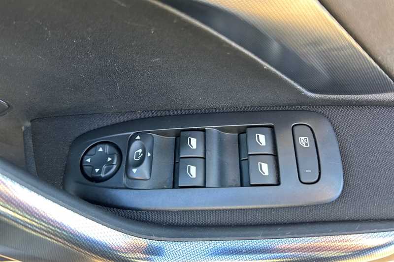 Used Peugeot 2008 2017 for sale - 78075555: Photo 16