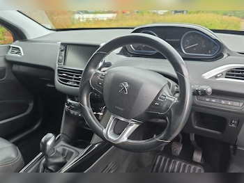 Used Peugeot 2008 2017 for sale - 76261976: Photo 2