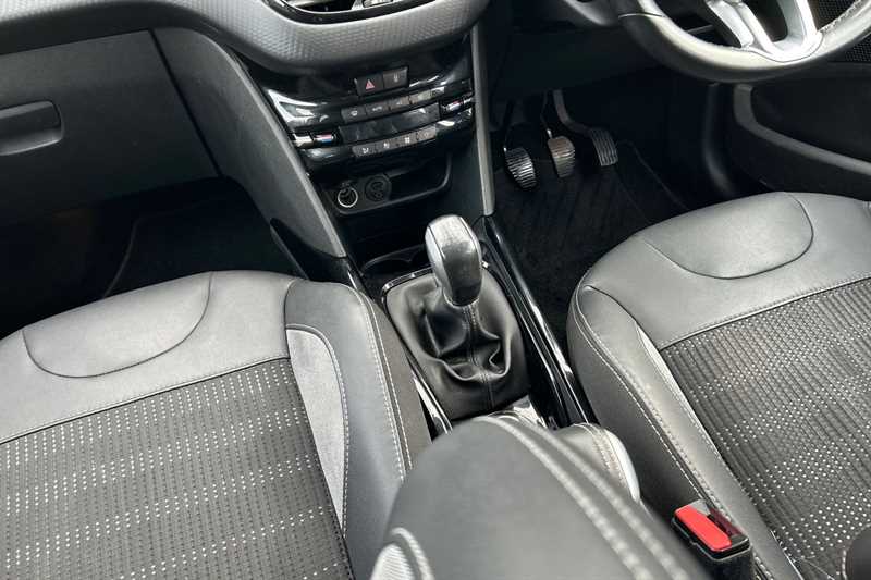 Used Peugeot 2008 2017 for sale - 77811200: Photo 14