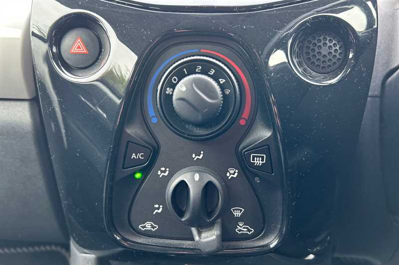 Used Toyota AYGO 2015 for sale - 77945040: Photo 15