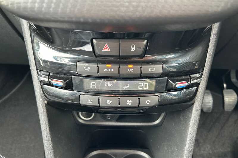 Used Peugeot 2008 2017 for sale - 77843441: Photo 15