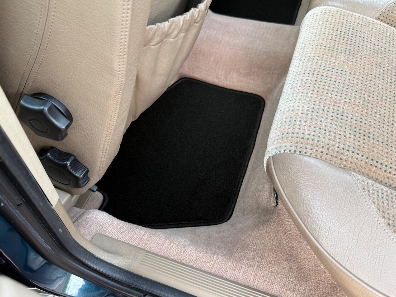 Used Volvo 850 1993 for sale - 77982724: Photo 34