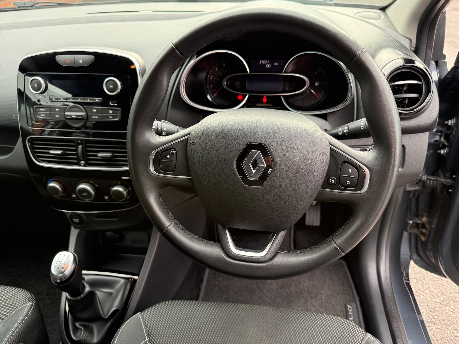 Used Renault Clio 2025 for sale - 77177803: Photo 10