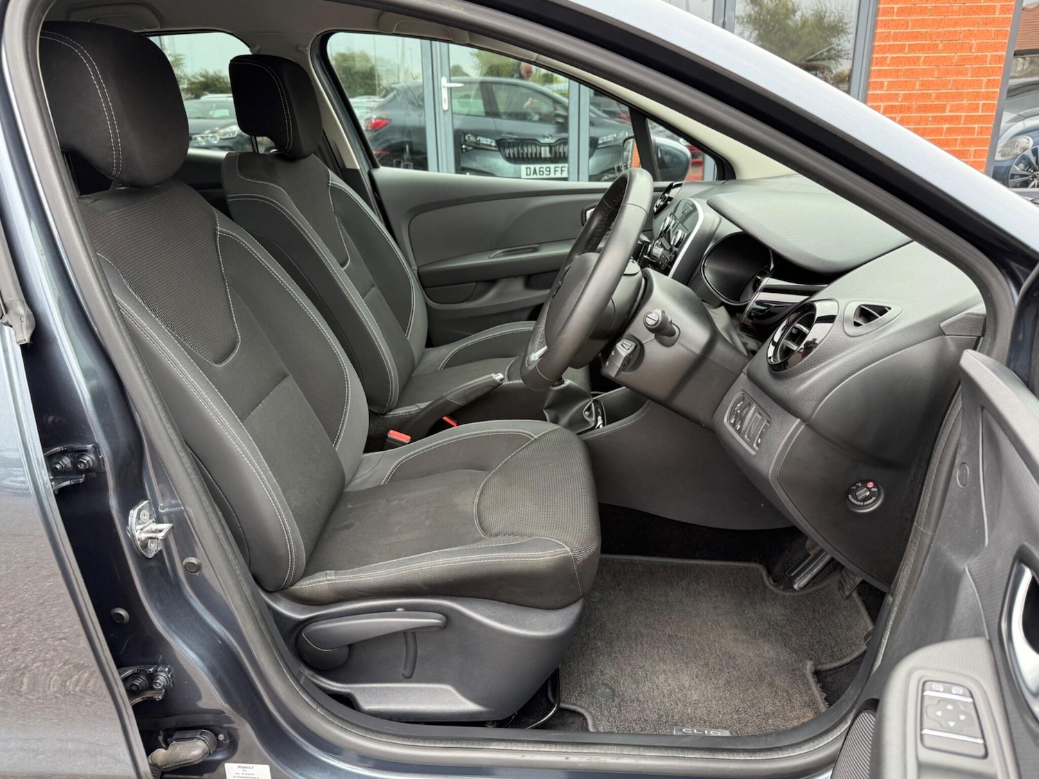 Used Renault Clio for sale - 77924993: Photo 9