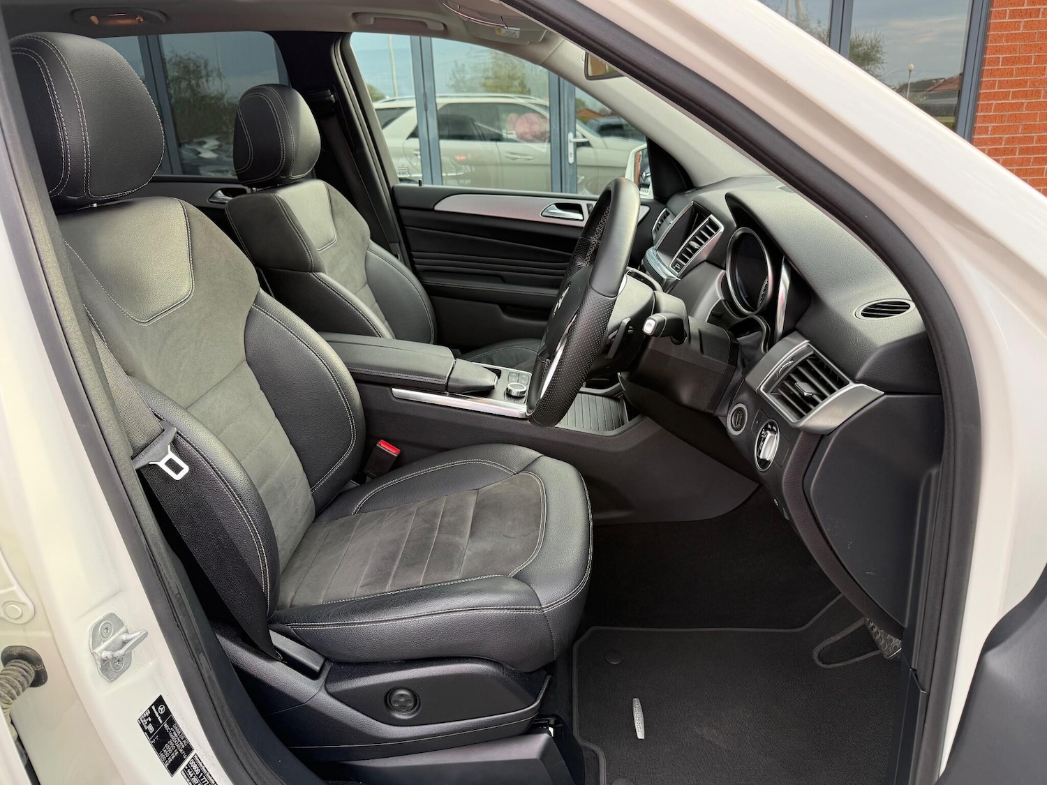 Used Mercedes-Benz M-Class 2015 for sale - 76137387: Photo 9