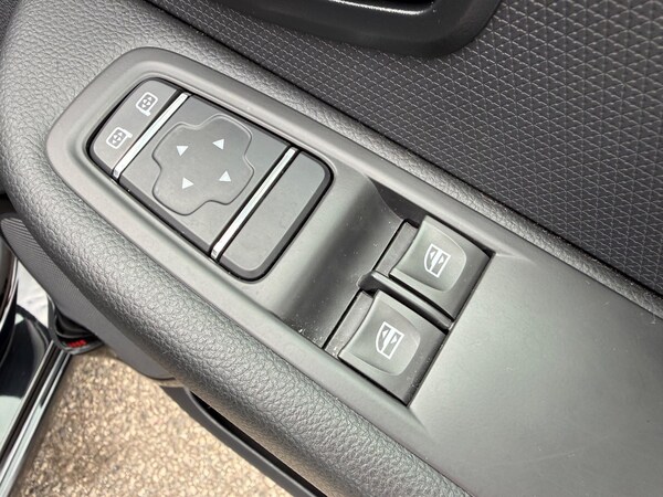 Used Renault Clio for sale - 76158682: Photo 29
