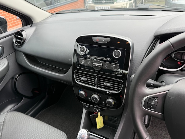 Used Renault Clio for sale - 76158682: Photo 31