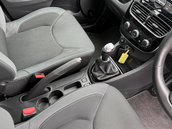 Used Renault Clio for sale - 76158682: Photo 32