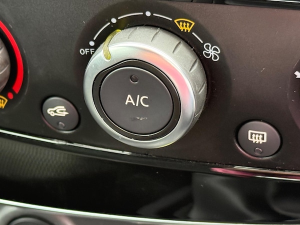 Used Renault Clio for sale - 76158682: Photo 37