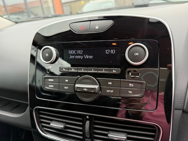 Used Renault Clio for sale - 76158682: Photo 41