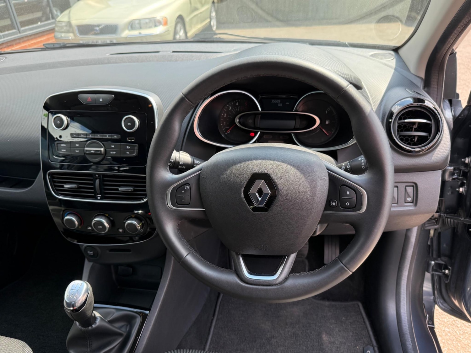 Used Renault Clio for sale - 77177804: Photo 10