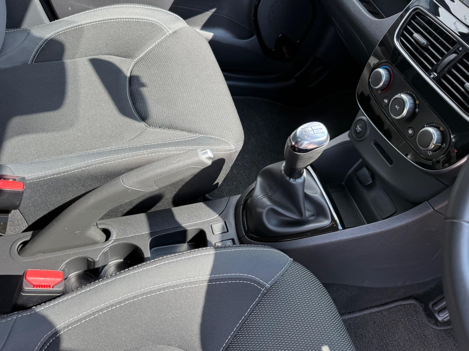 Used Renault Clio for sale - 77177804: Photo 34