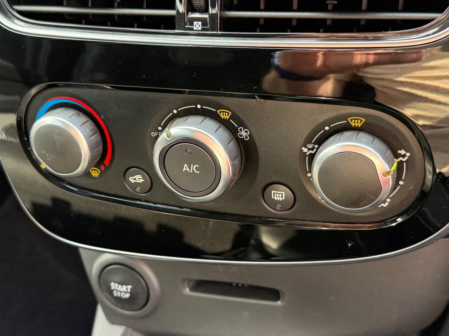 Used Renault Clio for sale - 77177804: Photo 38