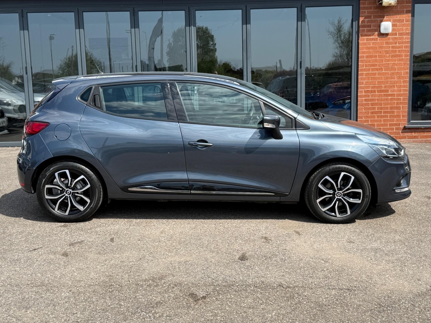 Used Renault Clio for sale - 77925329: Photo 8