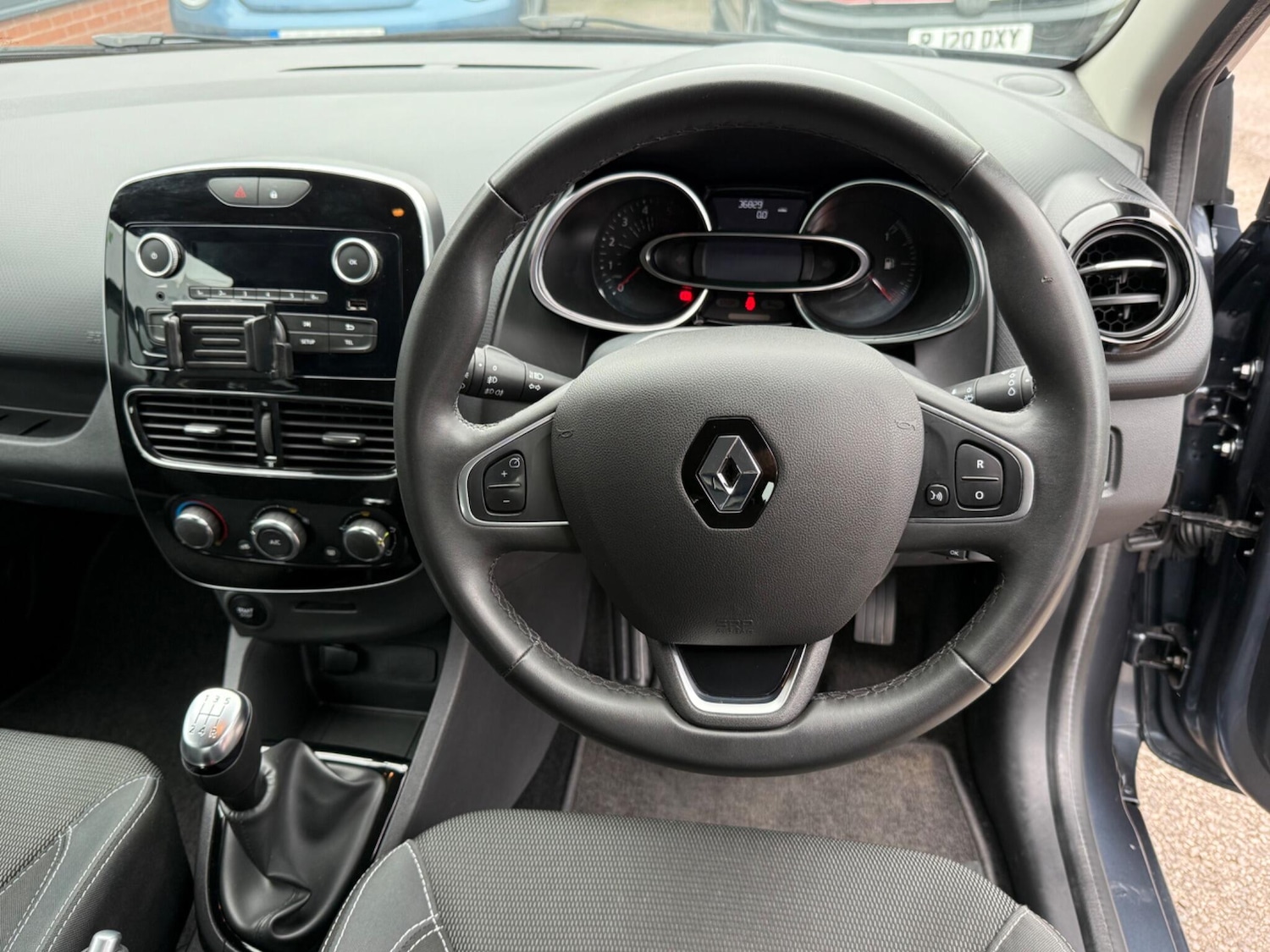 Used Renault Clio 2019 for sale - 77633355: Photo 10