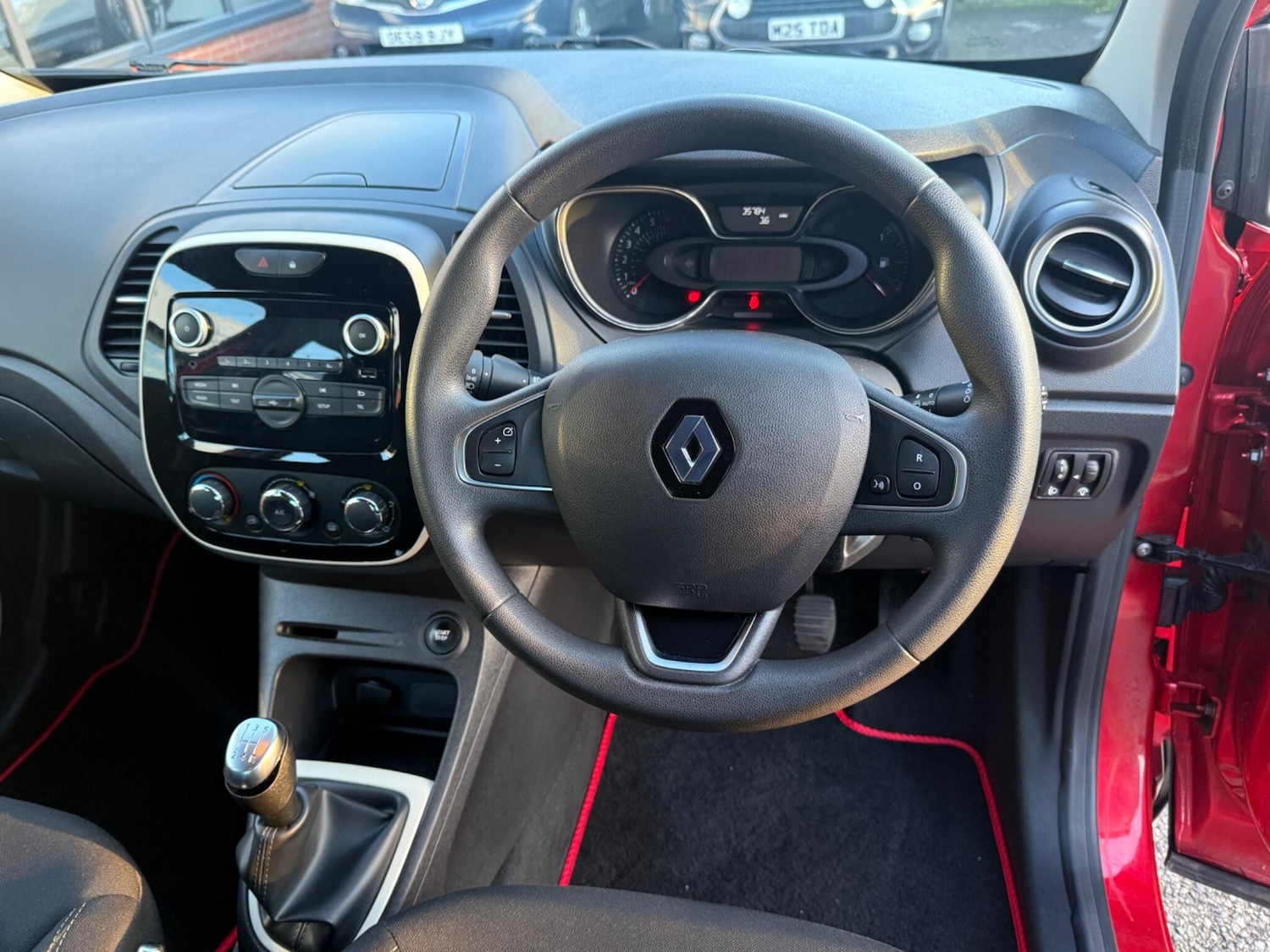 Used Renault Captur 2018 for sale - 77645763: Photo 10