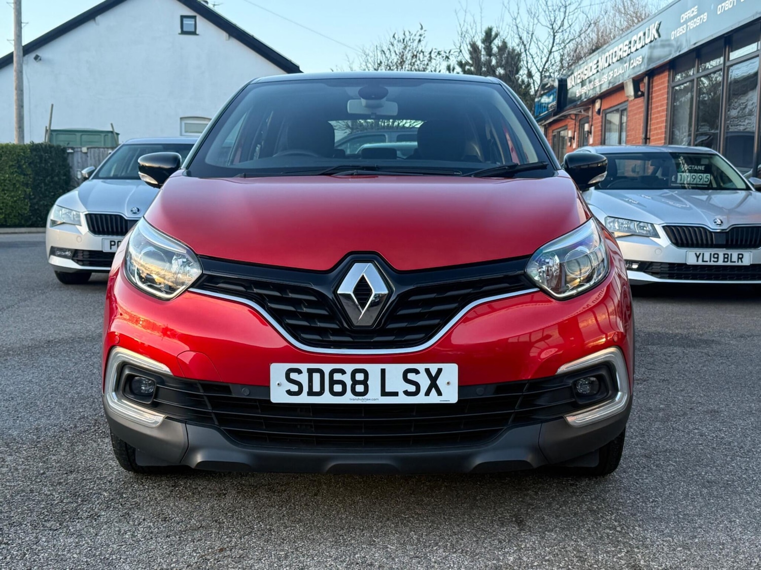 Used Renault Captur 2018 for sale - 77645763: Photo 2