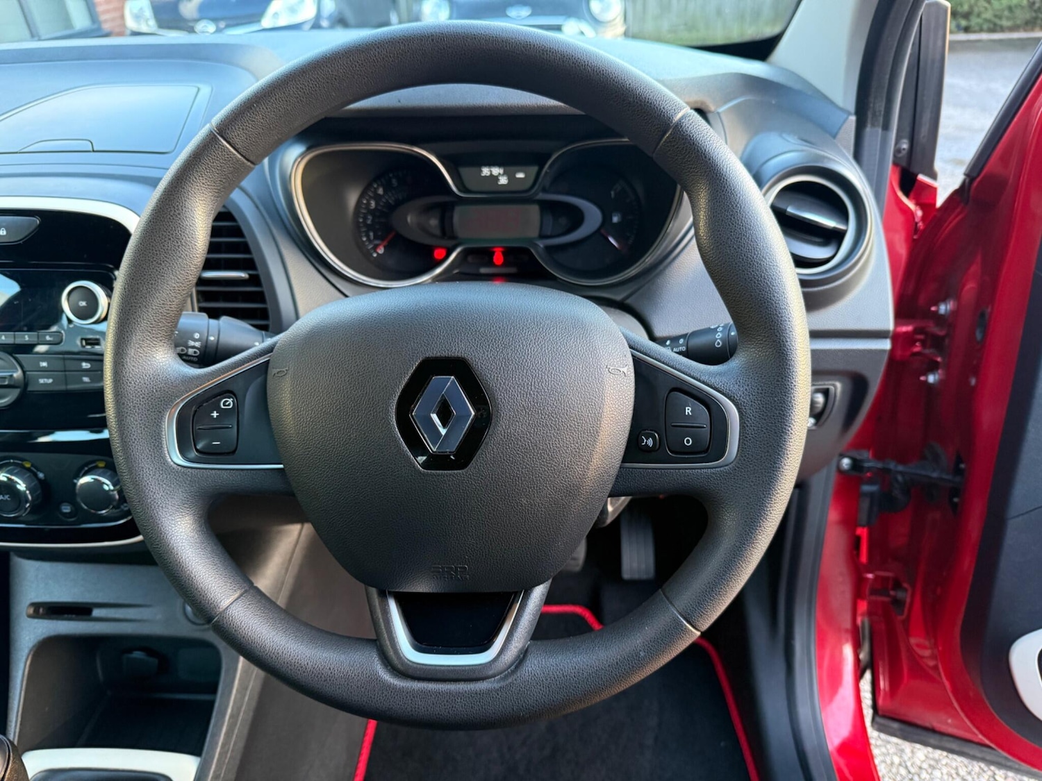 Used Renault Captur 2018 for sale - 77645763: Photo 22