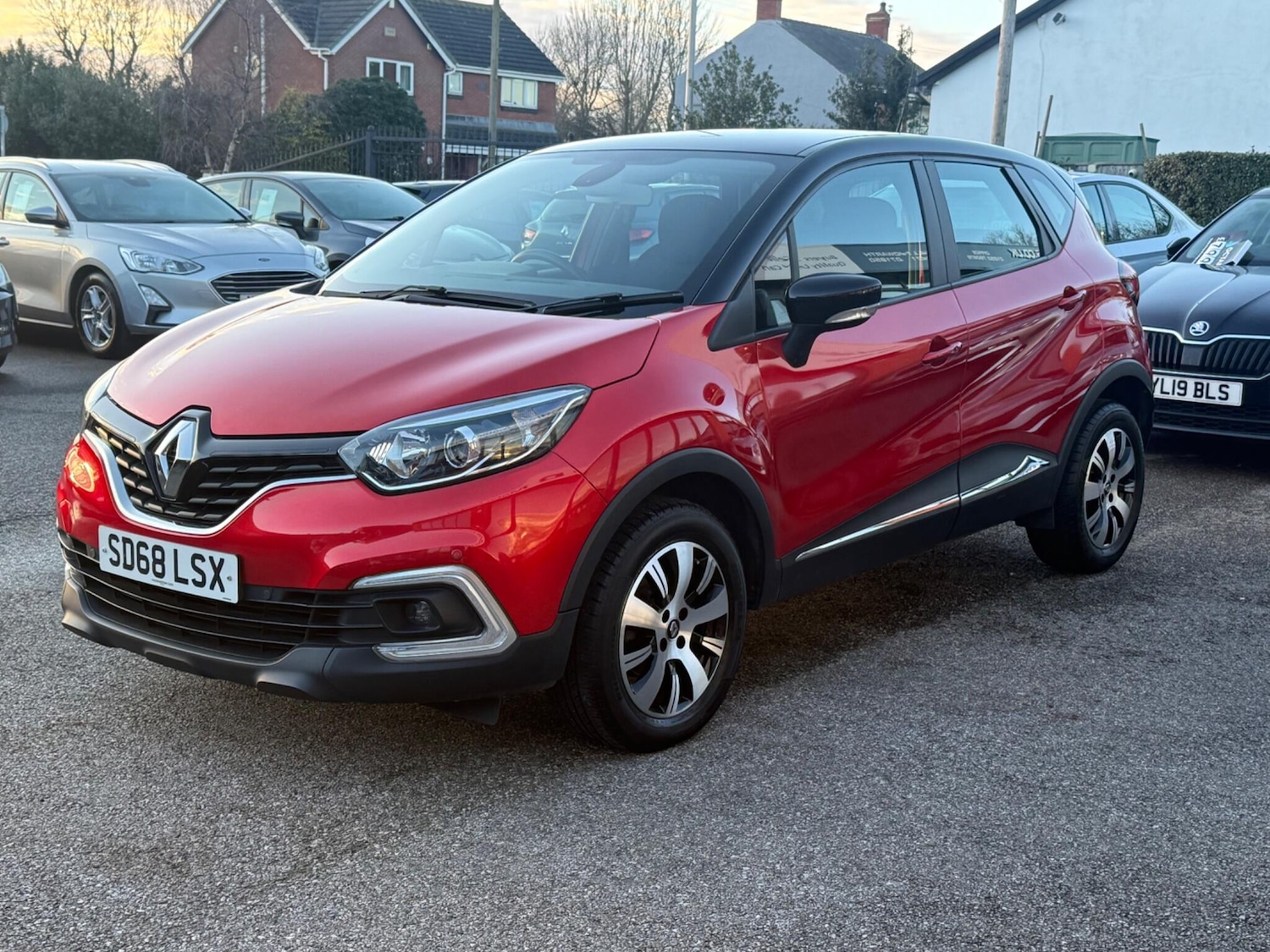 Used Renault Captur 2018 for sale - 77645763: Photo 3
