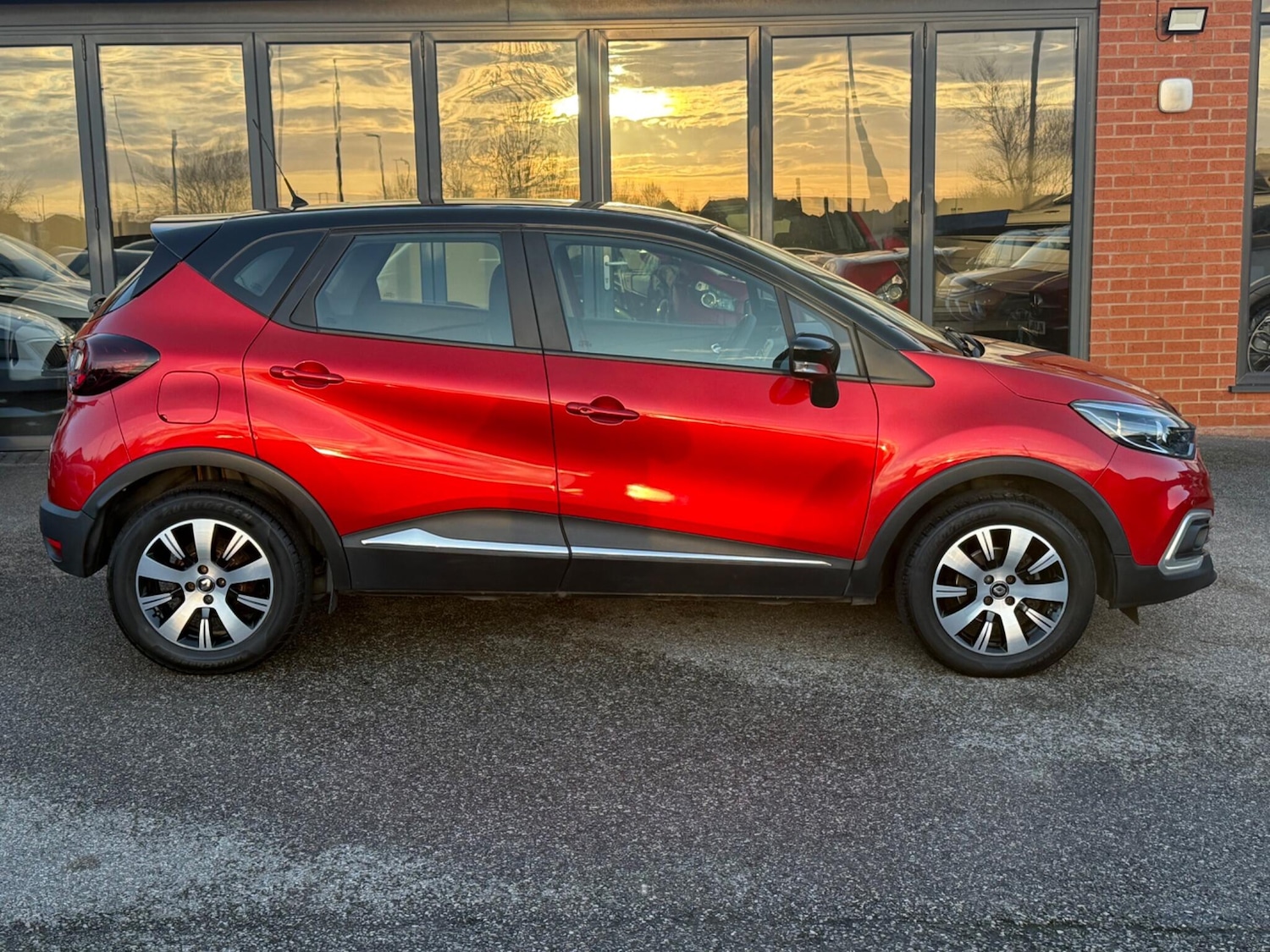 Used Renault Captur 2018 for sale - 77645763: Photo 8