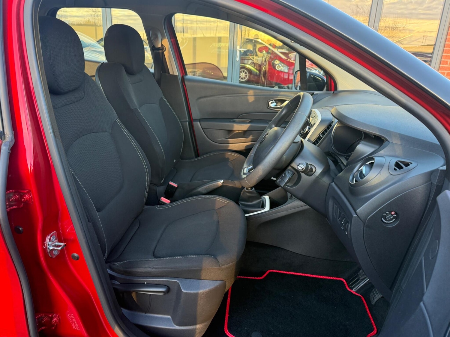 Used Renault Captur 2018 for sale - 77645763: Photo 9