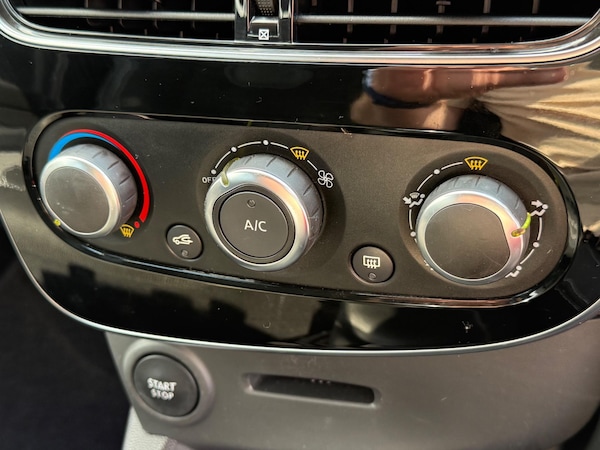 Used Renault Clio 2019 for sale - 75696939: Photo 38