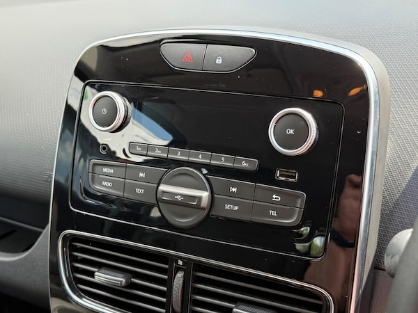 Used Renault Clio 2019 for sale - 75696939: Photo 40
