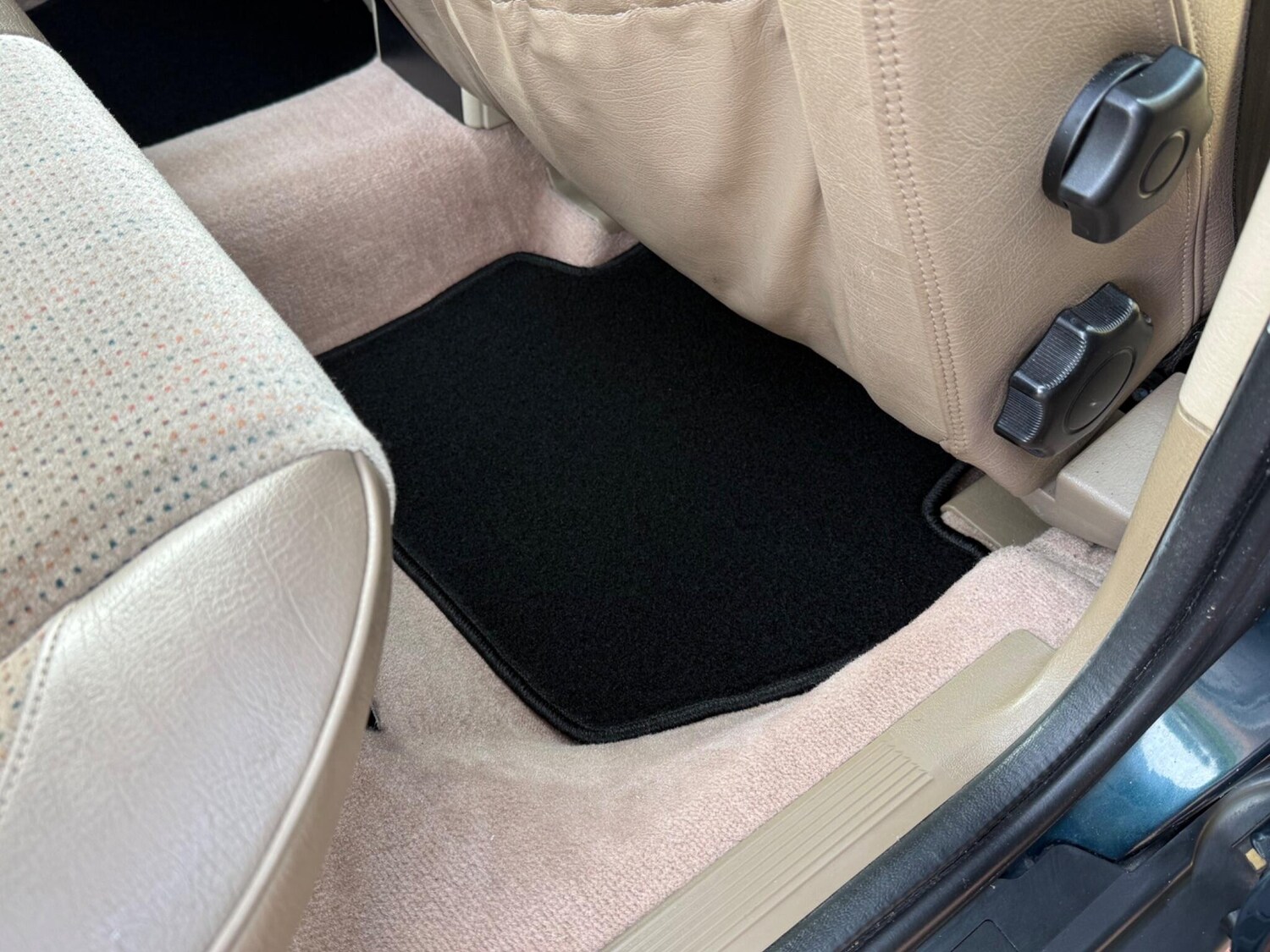 Used Volvo 850 for sale - 77575403: Photo 35